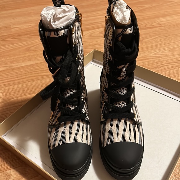 Michael Kors Corey Animal Jacquard Combat Boot, BNIB, size 7, Black - Picture 4 of 7